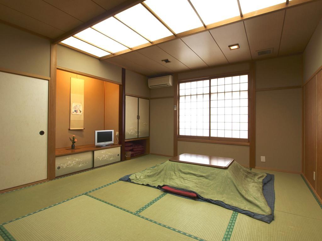 Satsuhana Kami  Quarto foto