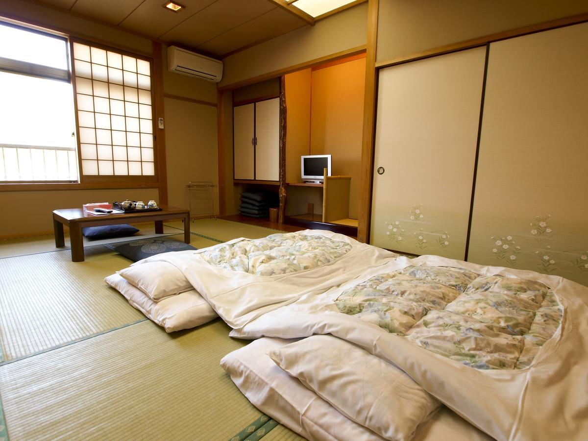 Satsuhana Kami  Quarto foto