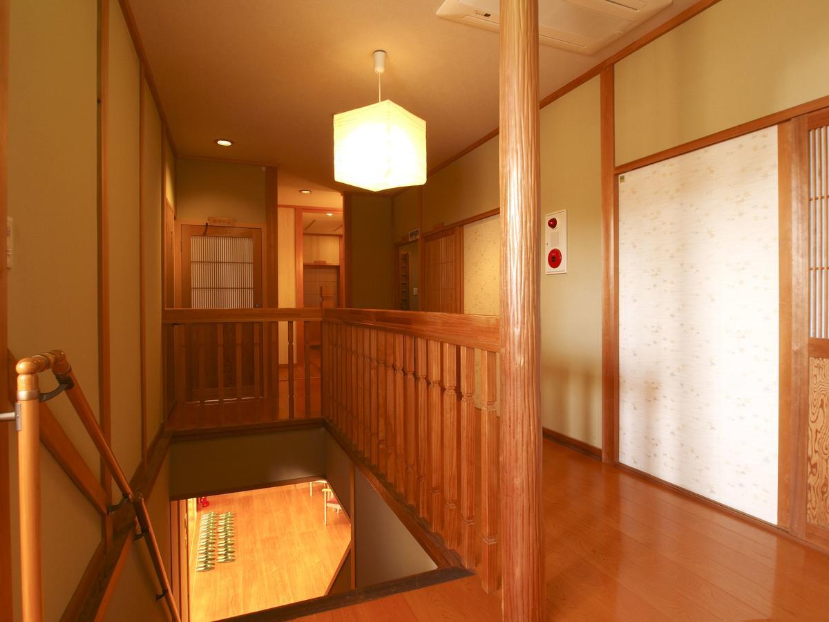 Satsuhana Kami  Quarto foto